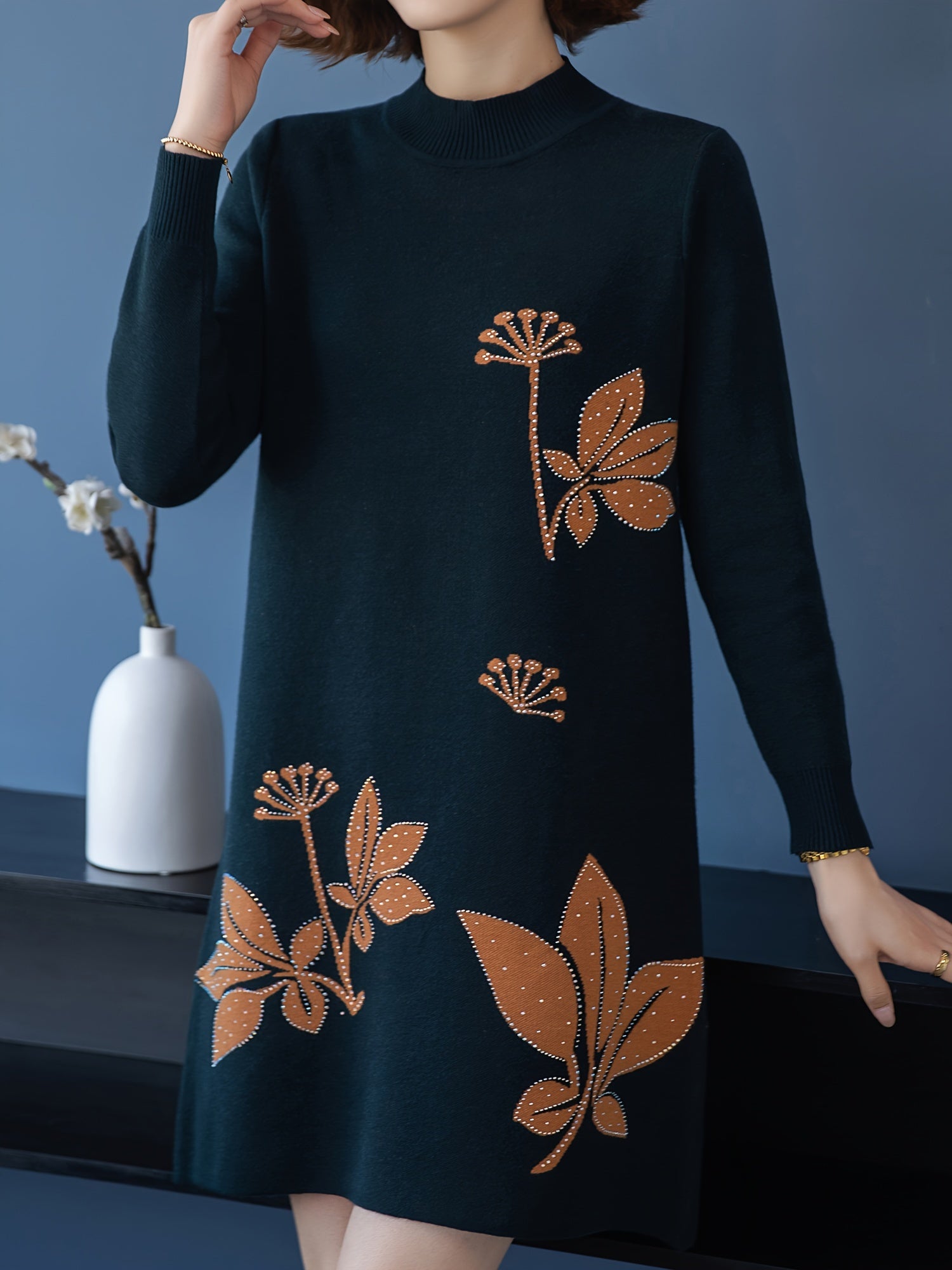 Lourdes - Robe pull fleurie élégante à col rond
