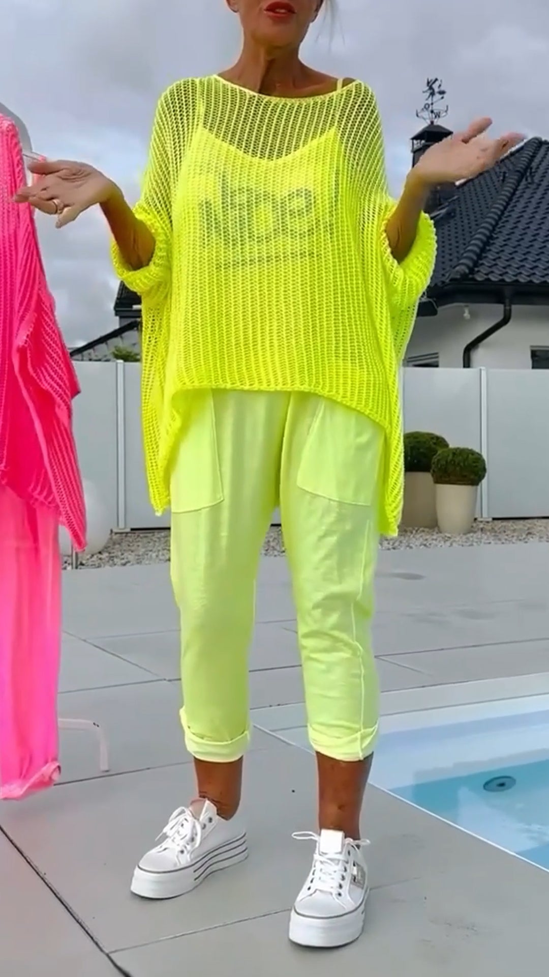 Seraphira - Combinaison décontractée avec imprimé monogramme et blouse ajourée