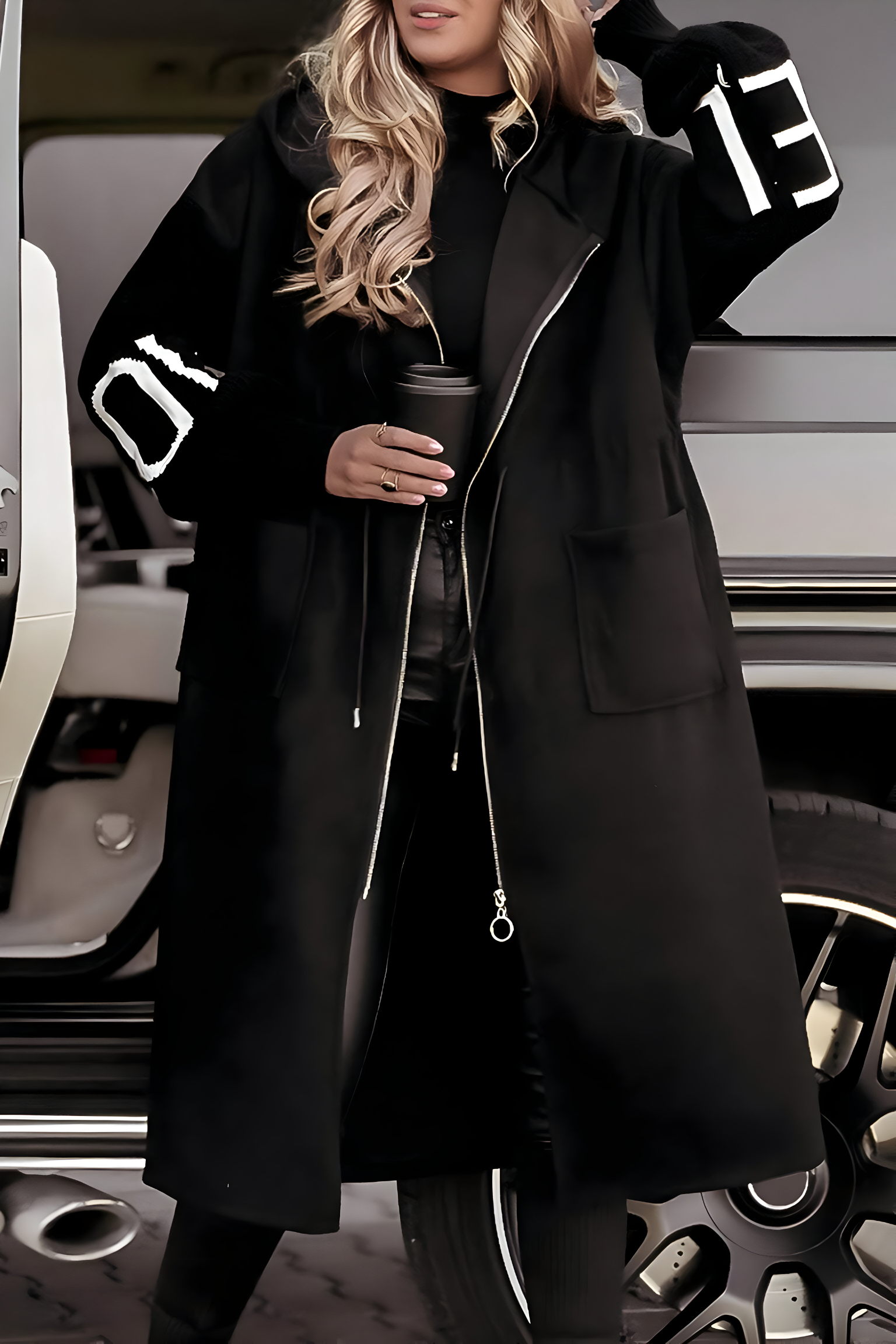 Anaïs - Veste pour dames avec manches et capuche en tricot