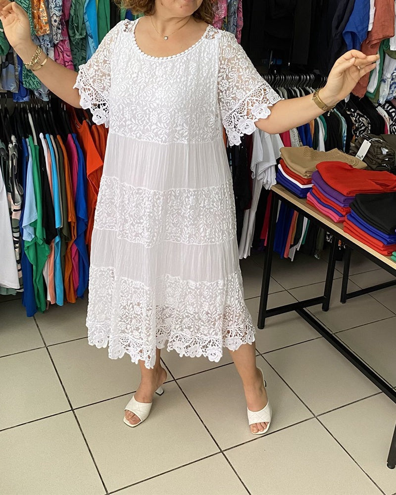 Gwenira - Robe Élégante Unie en Dentelle – Raffinement Subtil pour Toutes les Occasions