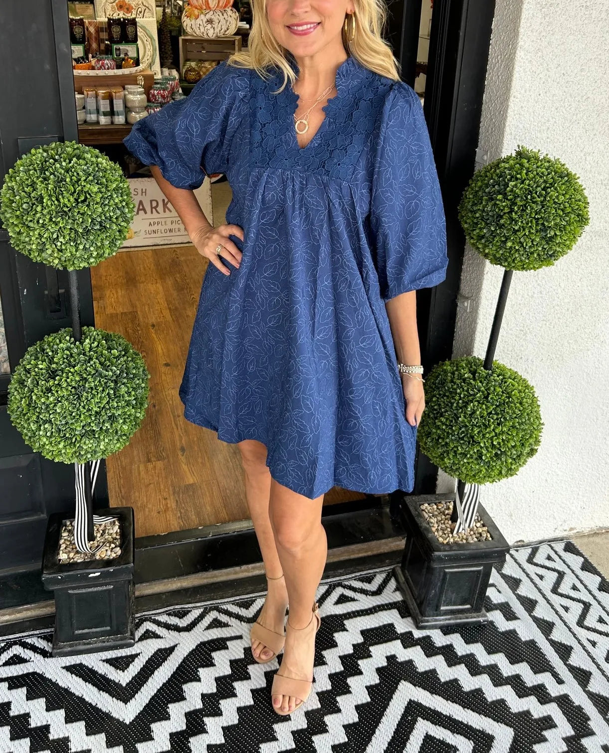 Tesia - Robe Courte Jacquard à Manches Bouffantes