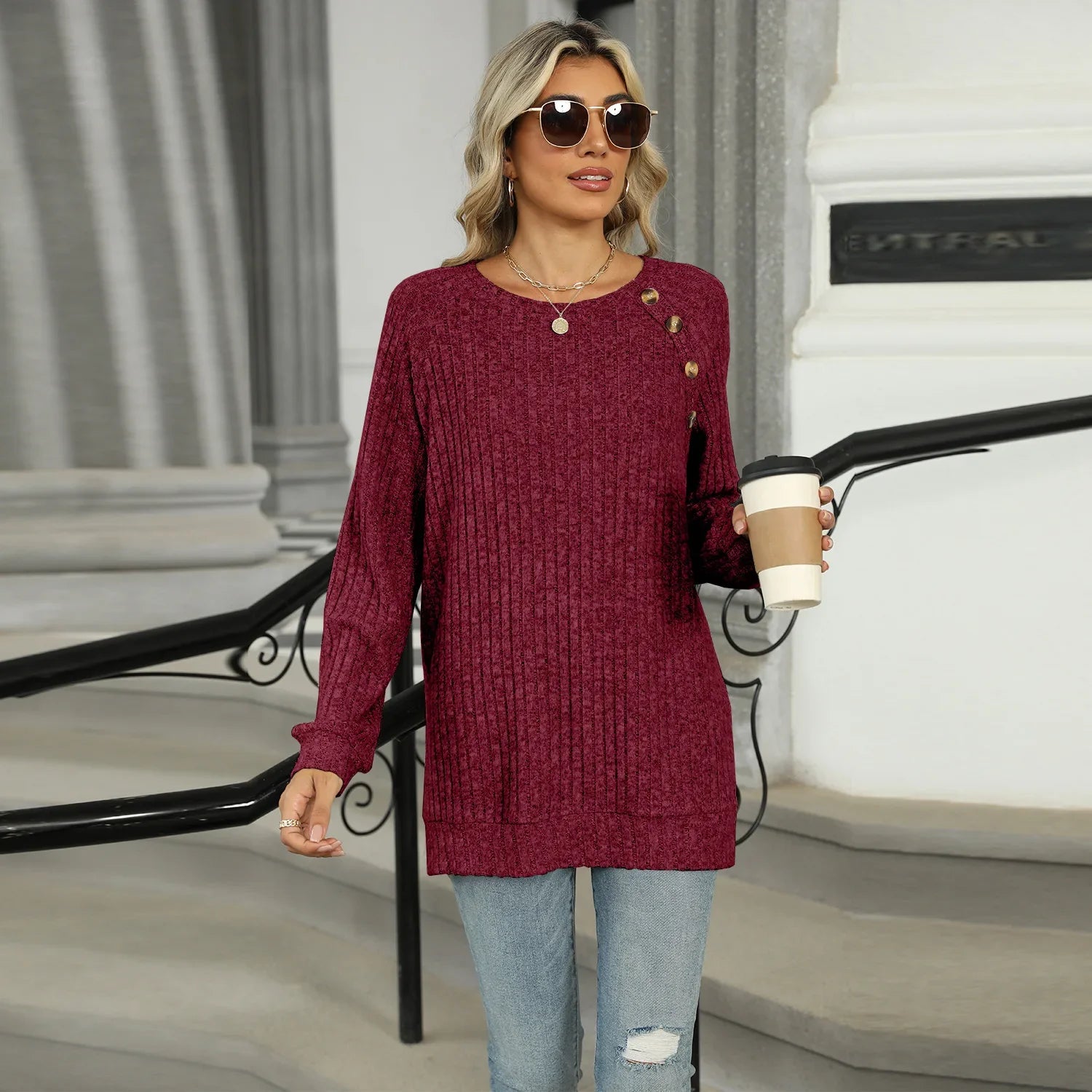 Aline - Pull élégant pour femme avec boutons décoratifs