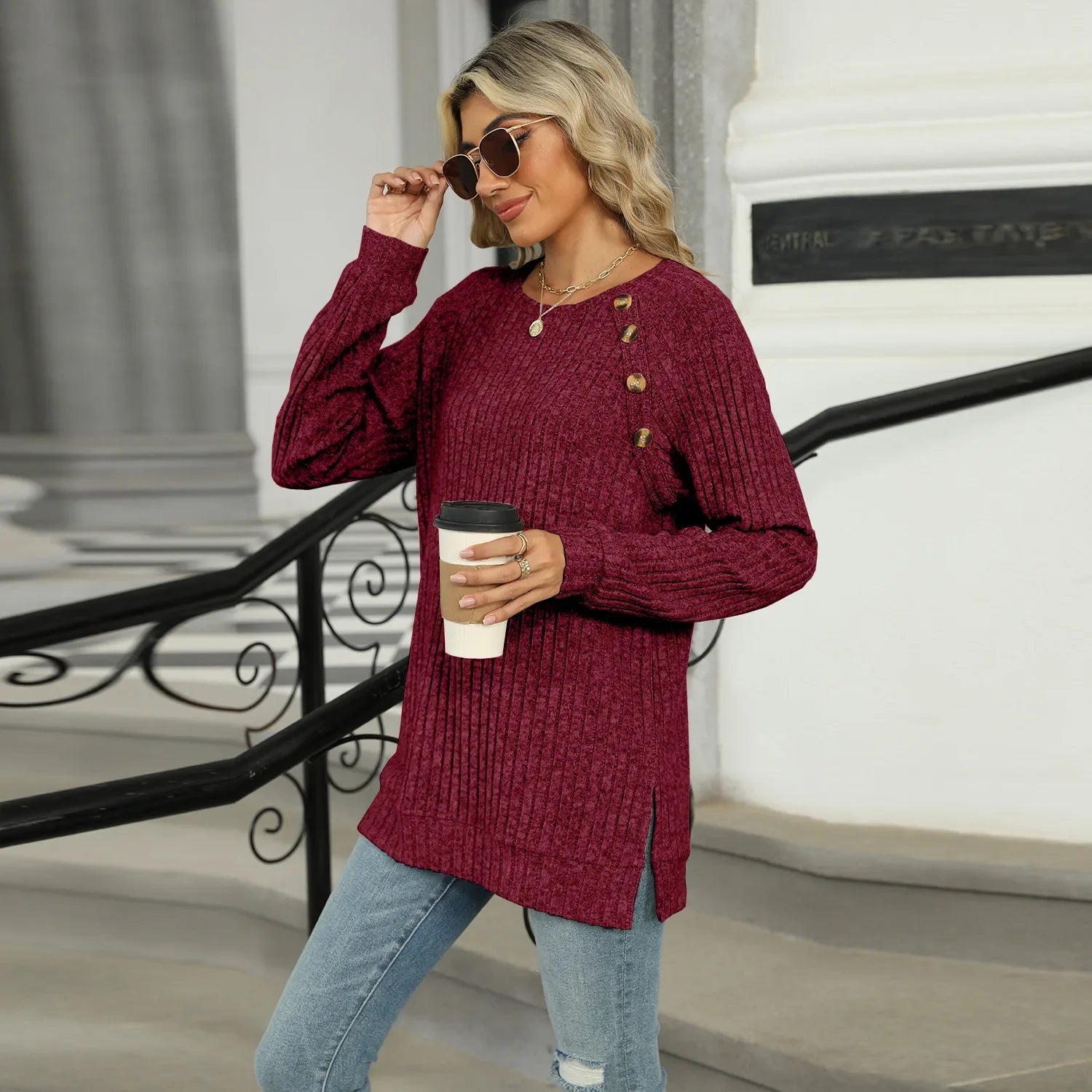 Aline - Pull élégant pour femme avec boutons décoratifs