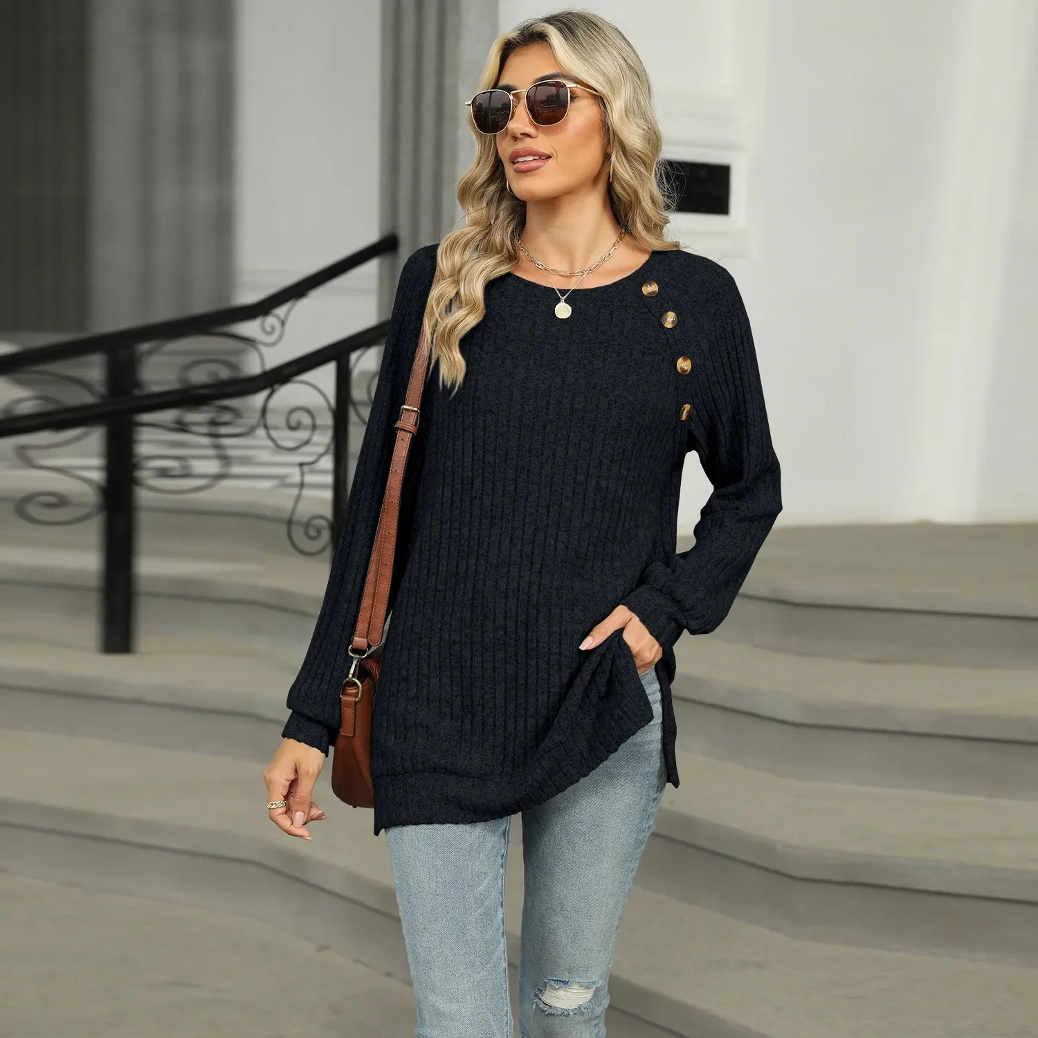 Aline - Pull élégant pour femme avec boutons décoratifs
