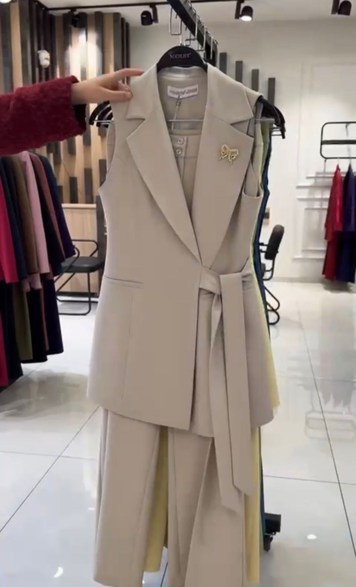 Fynellea - Ensemble Femme Élégant Sans Manches Pantalon Large Taille Ceinturée