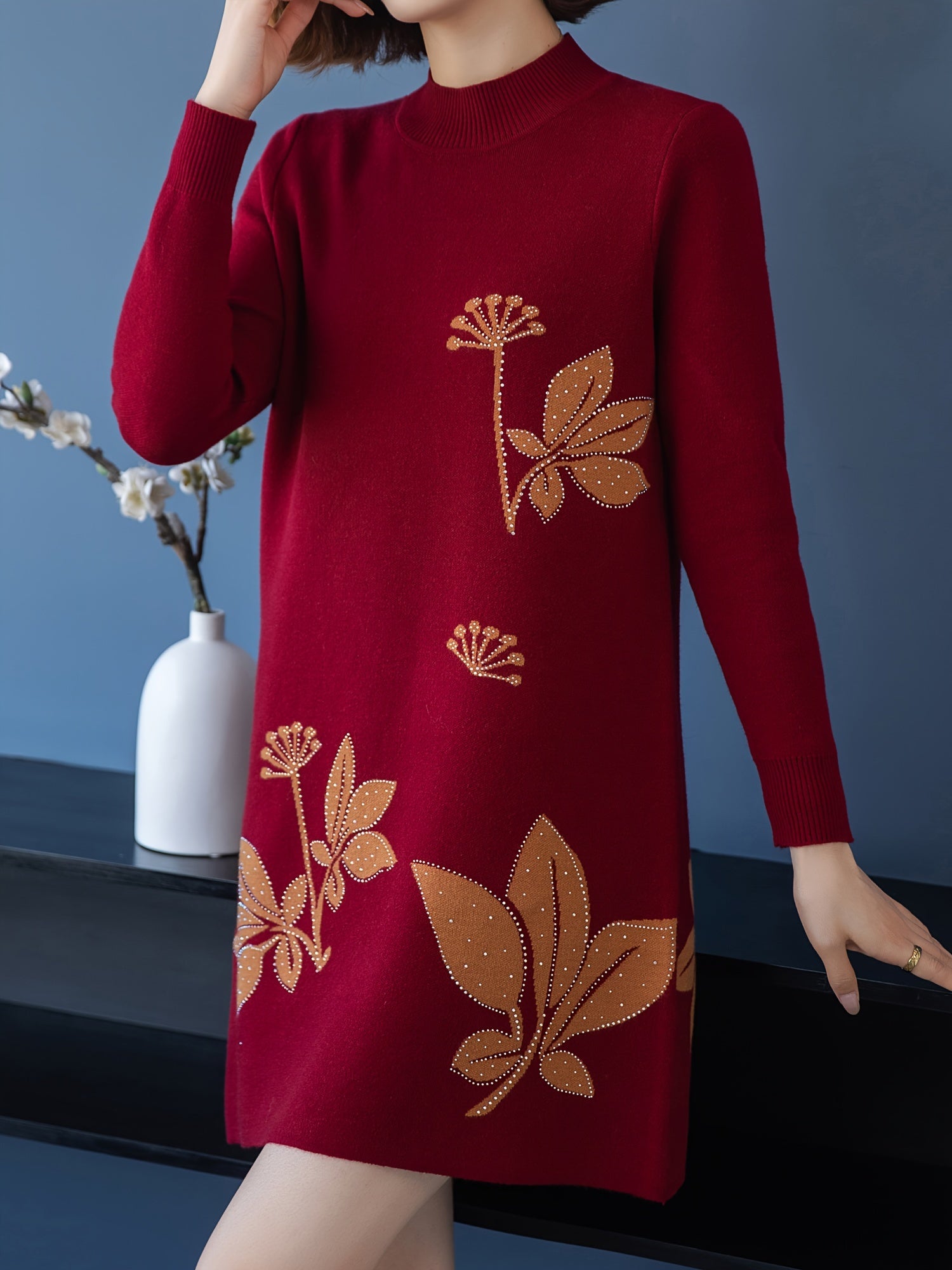 Lourdes - Robe pull fleurie élégante à col rond