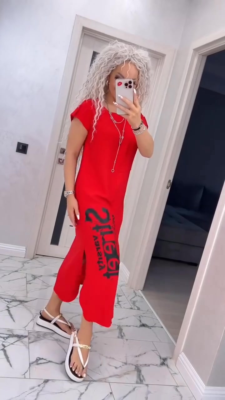 Delara - Robe à imprimé lettres avec col rond et fente au niveau des poches