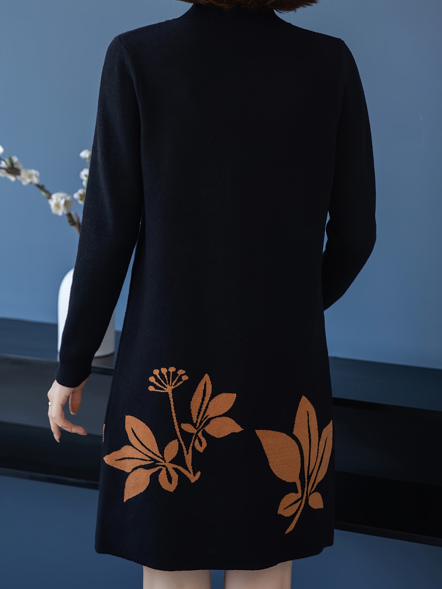 Lourdes - Robe pull fleurie élégante à col rond