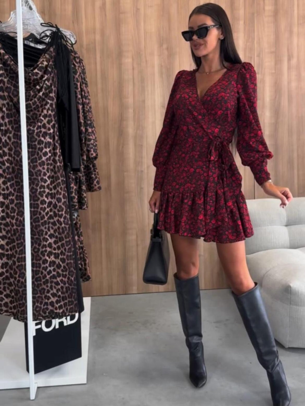 Seloria - Robe Mini Florale À Coupe Cache-Cœur Élégante