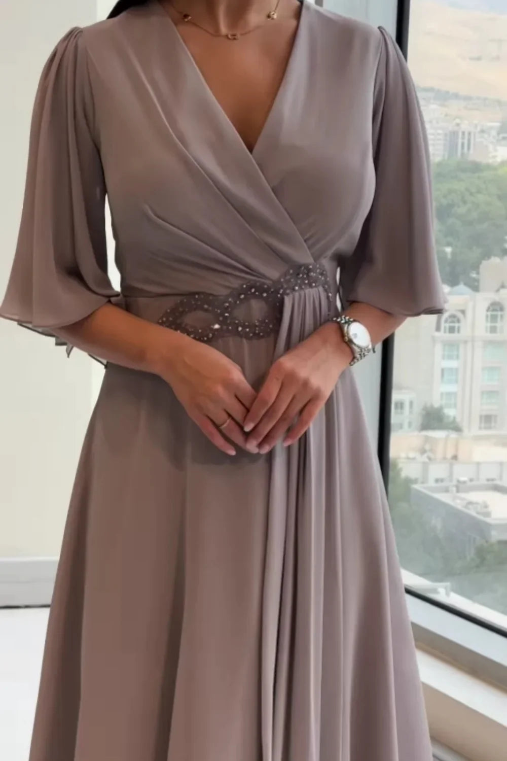 Lavyra - Robe Longue Fluide à Manches Papillon