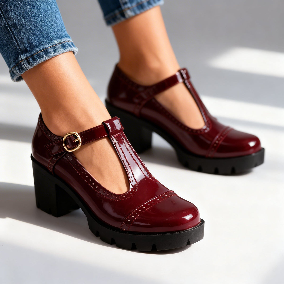 Margje - Chaussures Brogue Femme Vernies à Talon Bloc et Bride en T