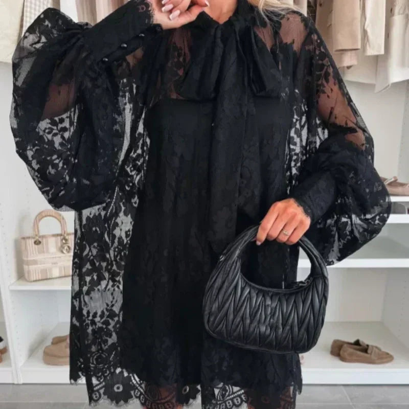 Fleur - Robe Mini Élégante en Dentelle avec Nœud