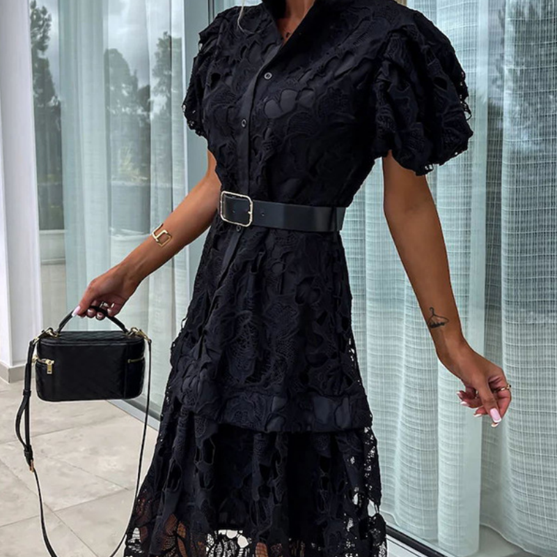 Layla - Robe rétro en dentelle avec manches courtes et découpes pour femmes