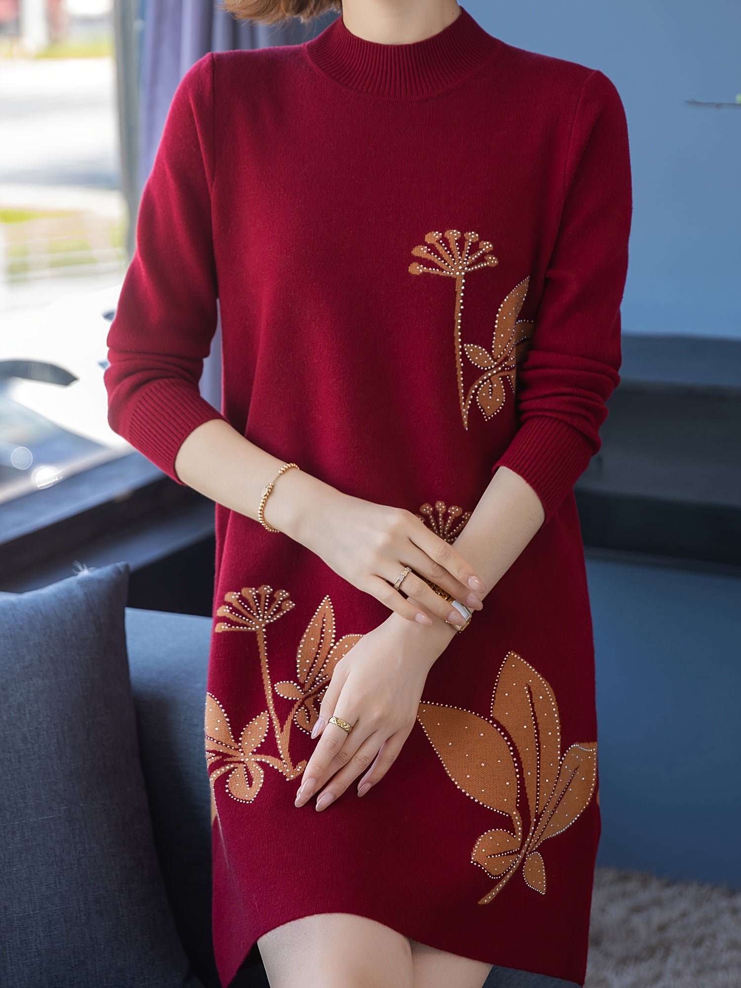 Lourdes - Robe pull fleurie élégante à col rond