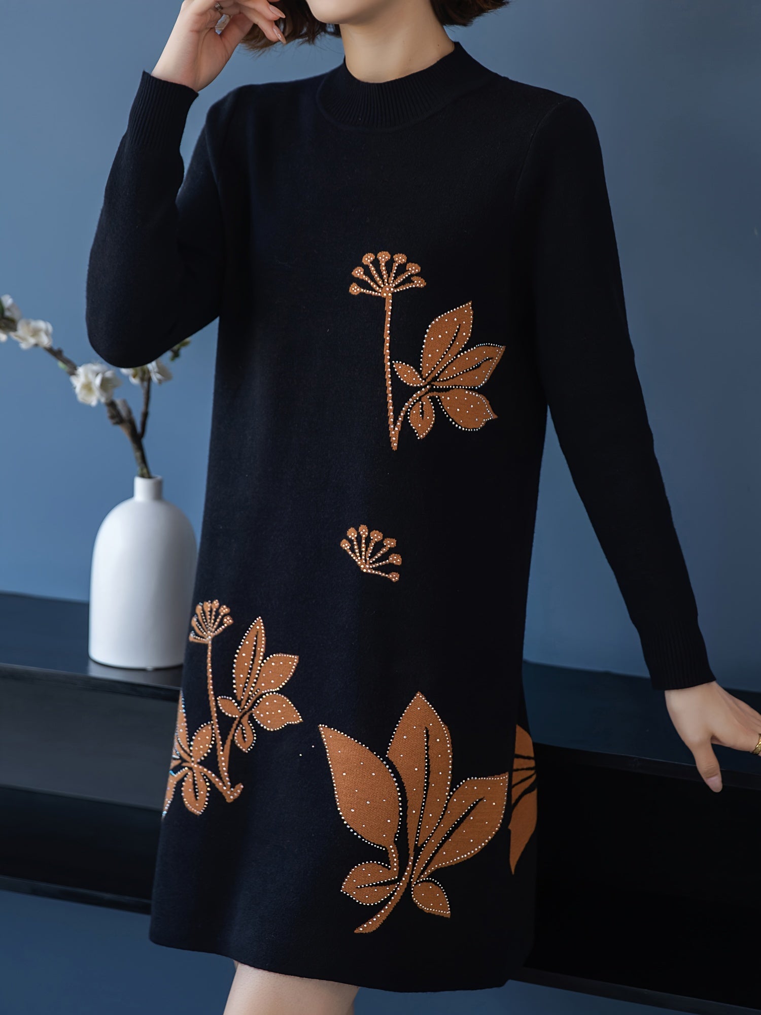 Lourdes - Robe pull fleurie élégante à col rond