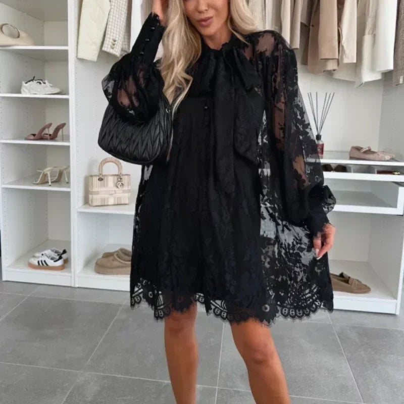 Fleur - Robe Mini Élégante en Dentelle avec Nœud