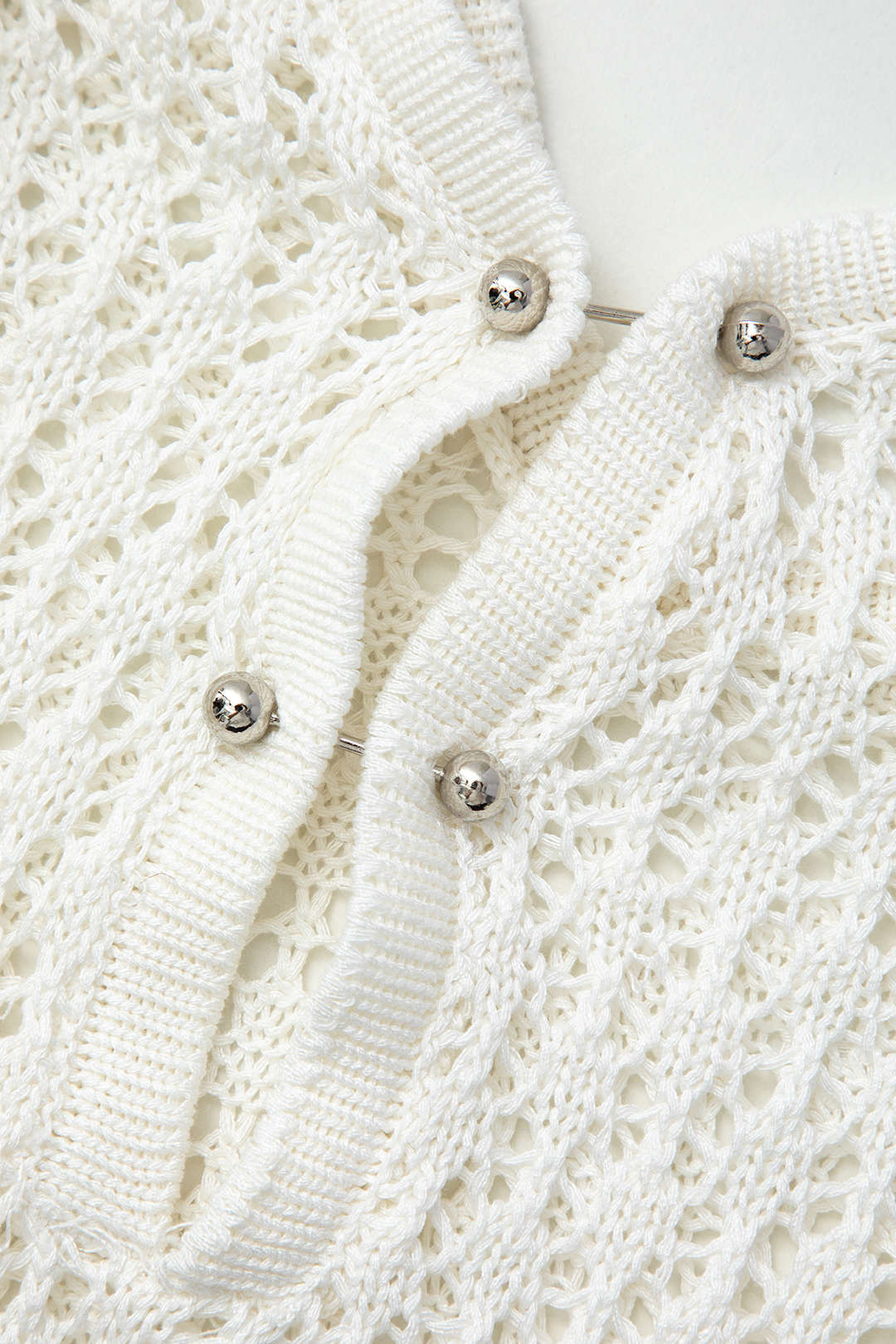 Roselle - Un souffle de sensualité estivale dans un tricot léger et élégant
