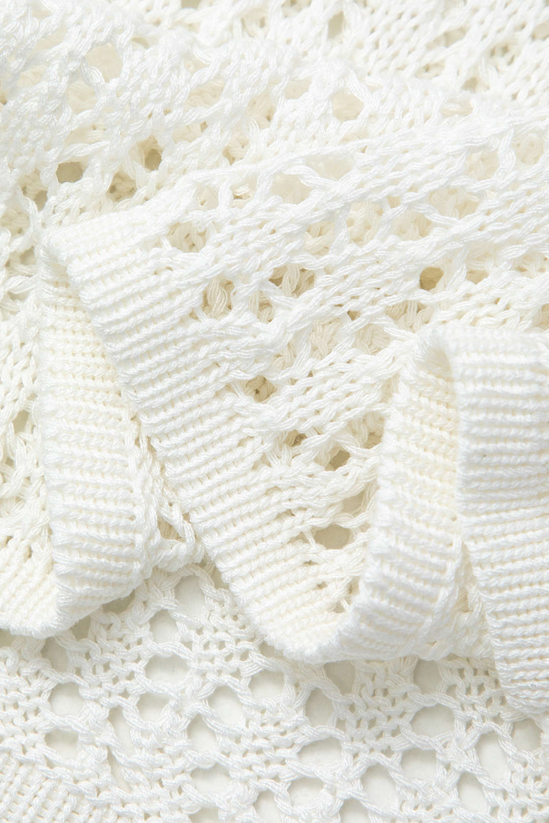 Roselle - Un souffle de sensualité estivale dans un tricot léger et élégant
