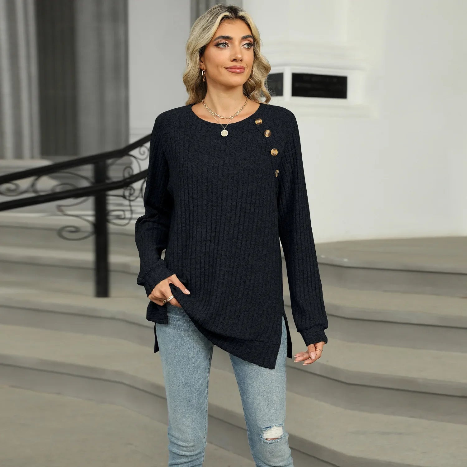 Aline - Pull élégant pour femme avec boutons décoratifs