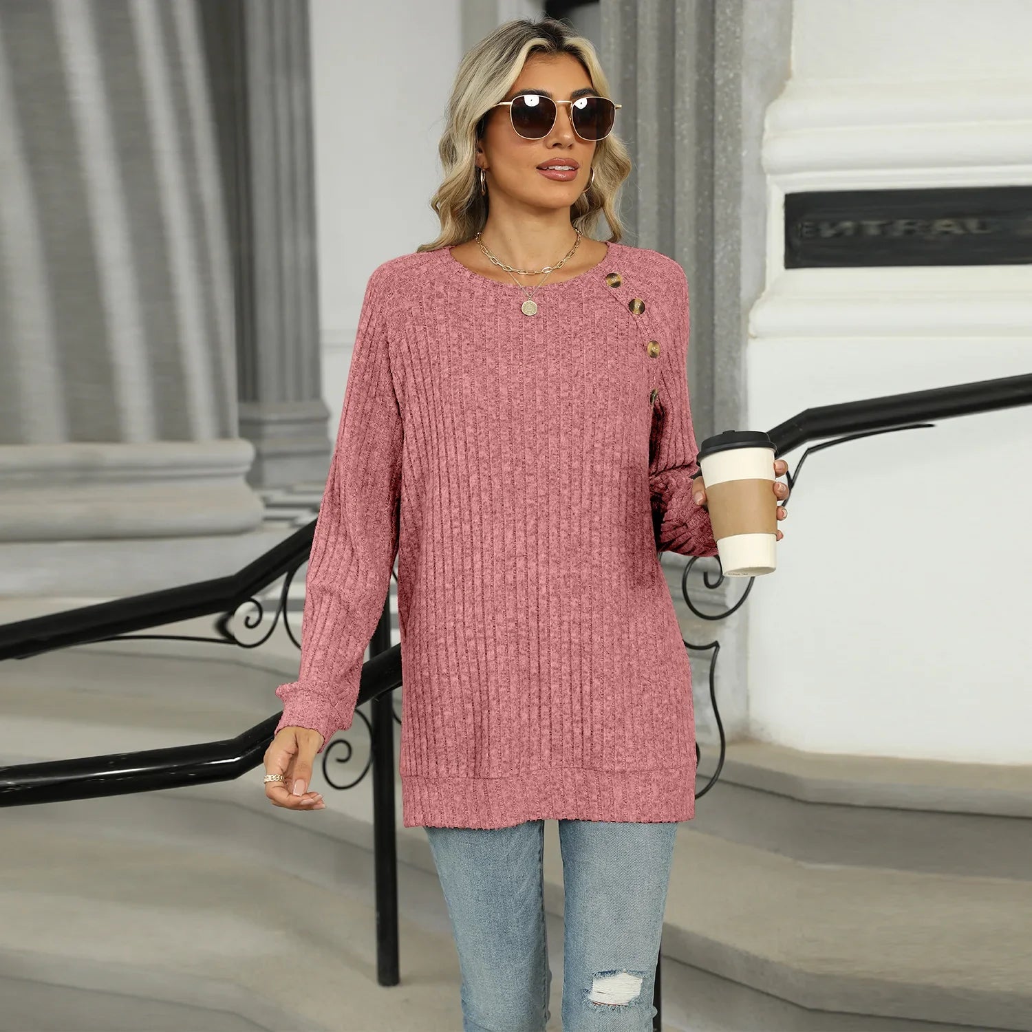 Aline - Pull élégant pour femme avec boutons décoratifs
