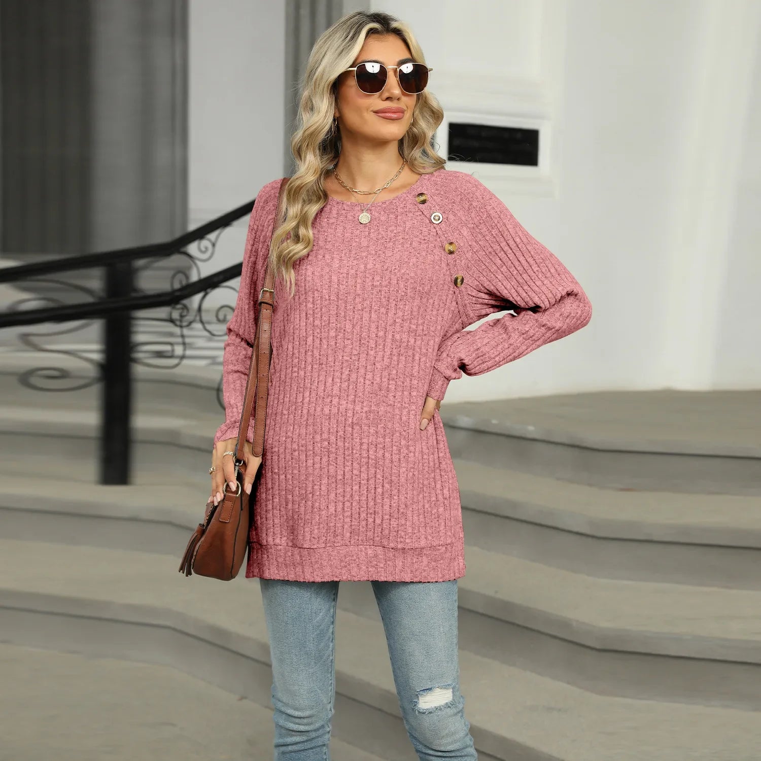 Aline - Pull élégant pour femme avec boutons décoratifs