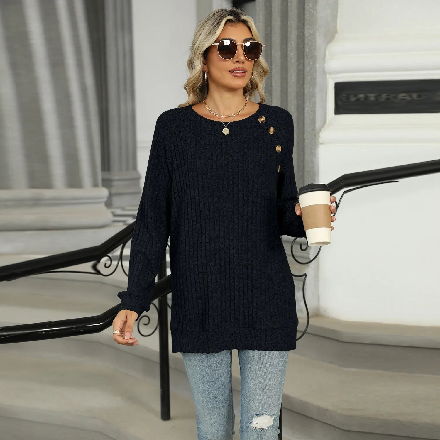 Aline - Pull élégant pour femme avec boutons décoratifs