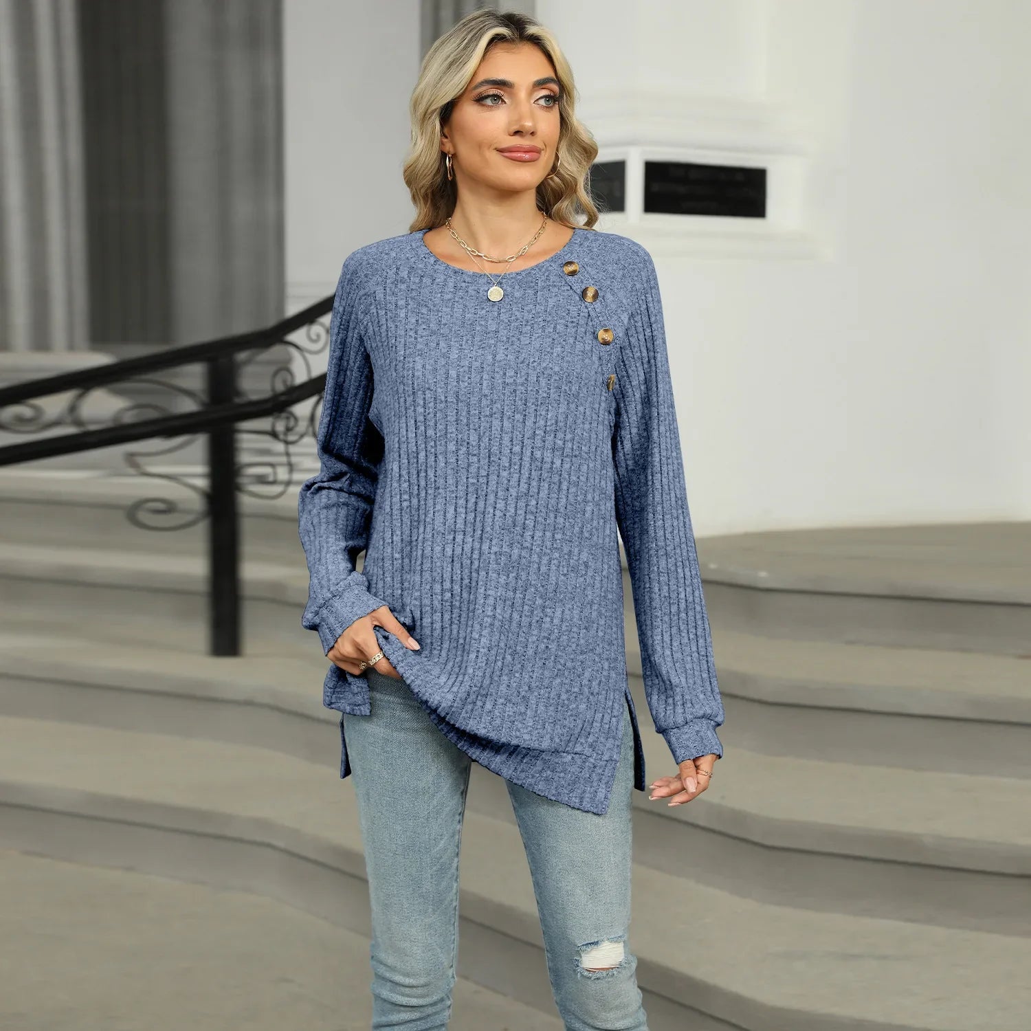 Aline - Pull élégant pour femme avec boutons décoratifs