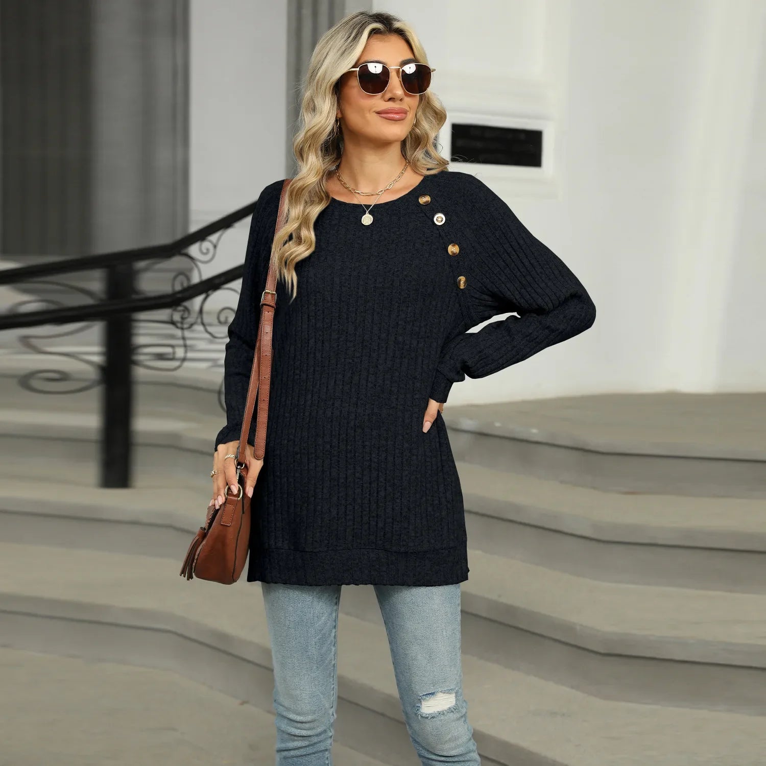 Aline - Pull élégant pour femme avec boutons décoratifs