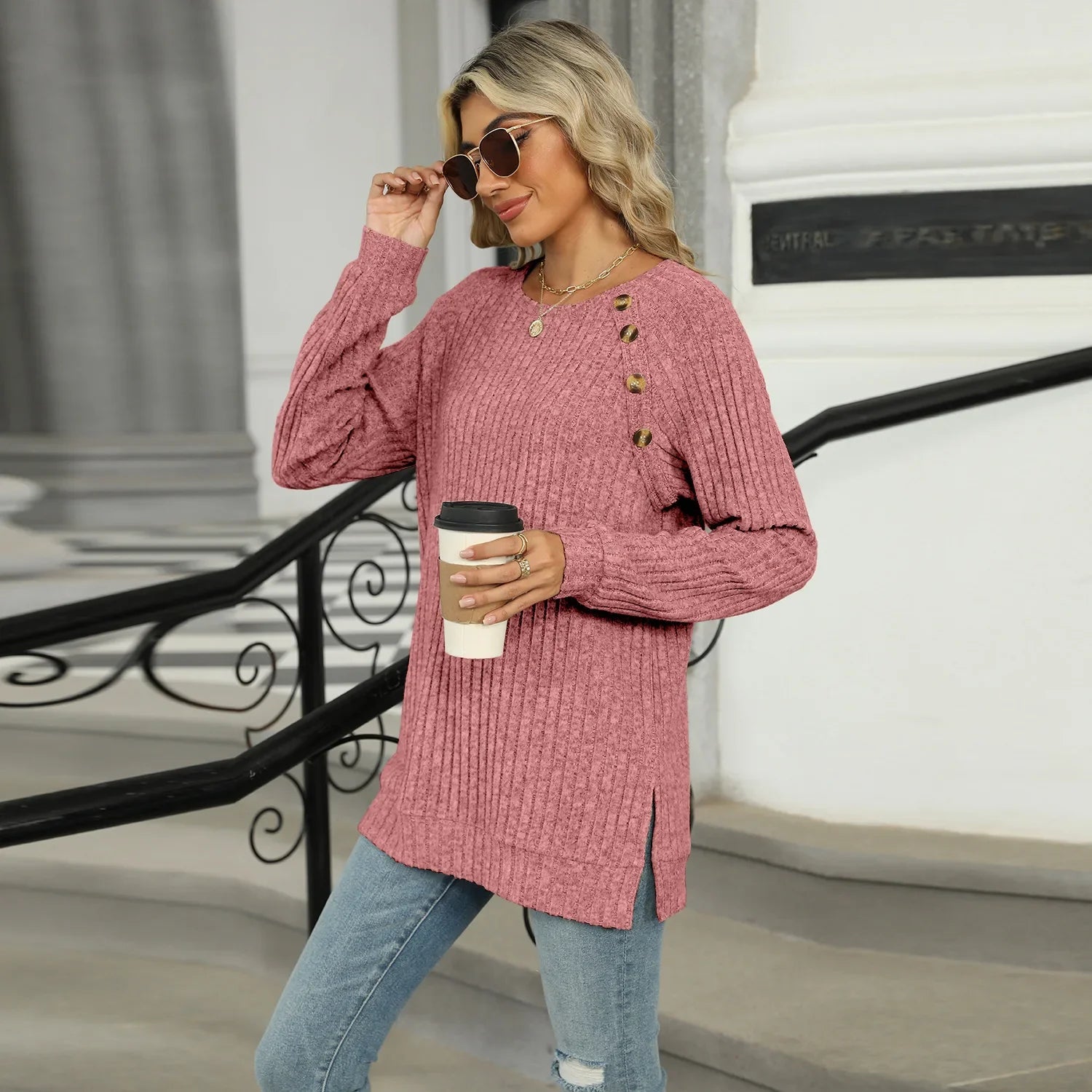 Aline - Pull élégant pour femme avec boutons décoratifs