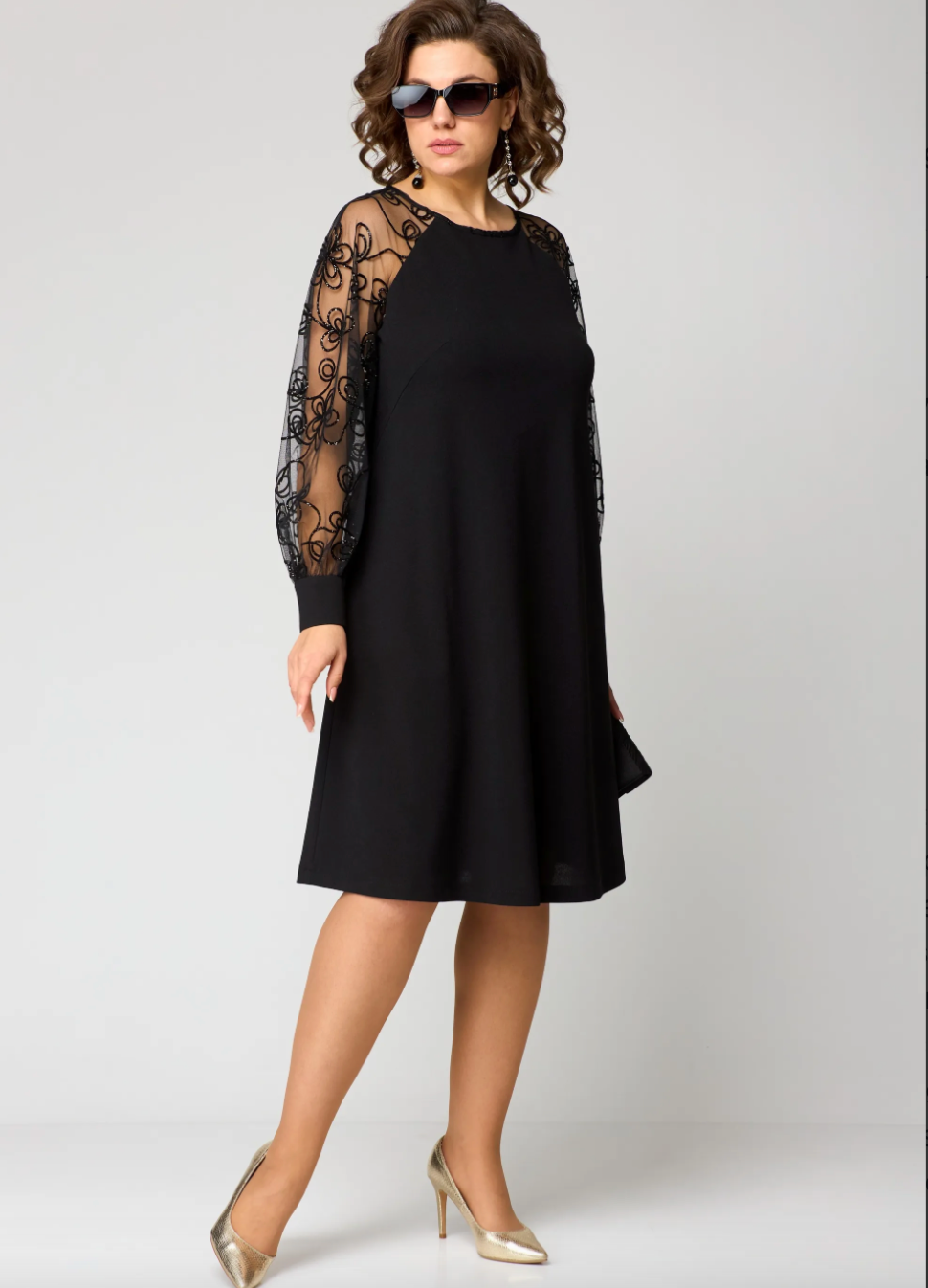 Yvonne - Élégante robe en dentelle, coupe ajustée et fente