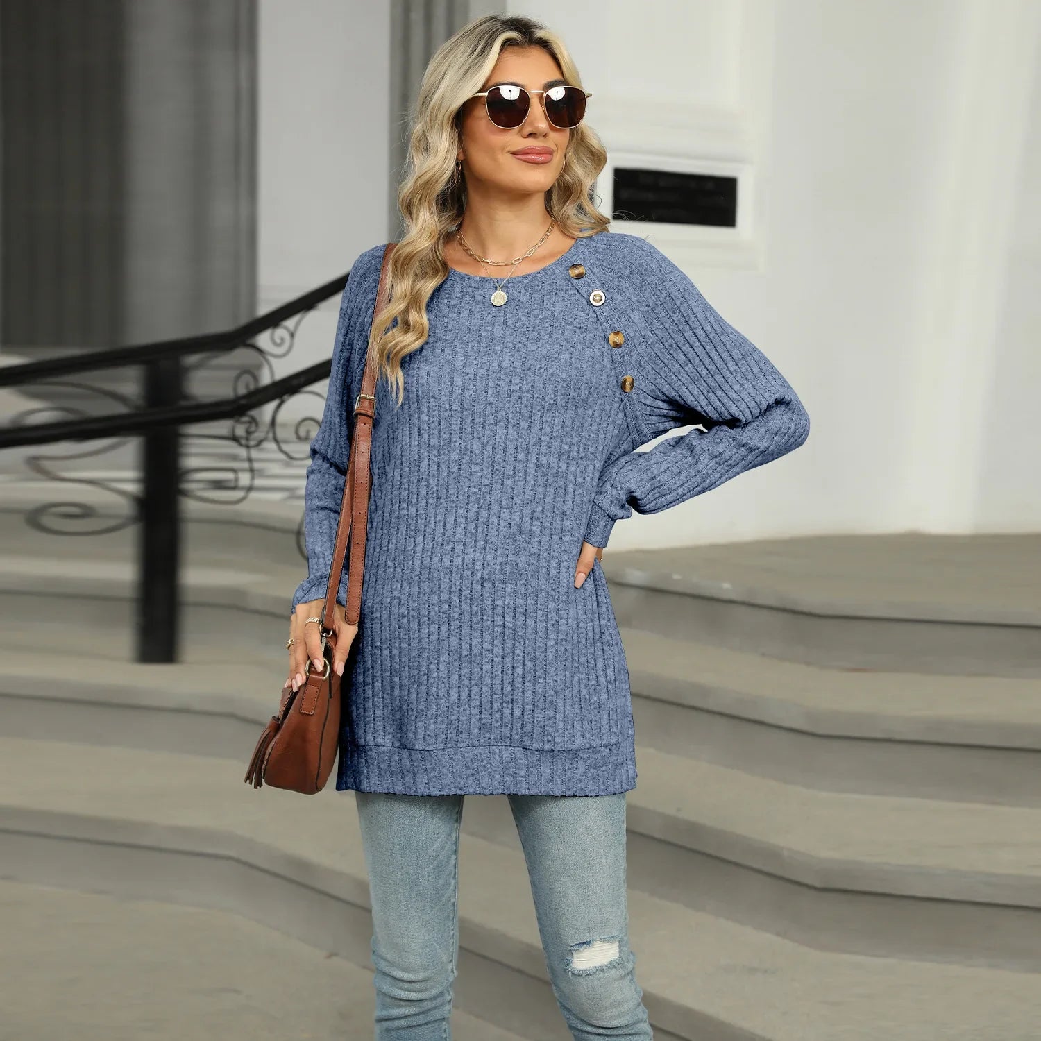 Aline - Pull élégant pour femme avec boutons décoratifs