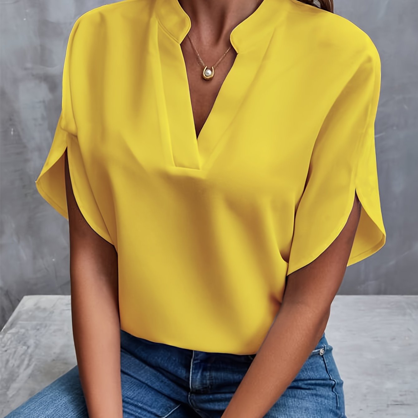 Kiana - Blouse Unicolore avec Col en V