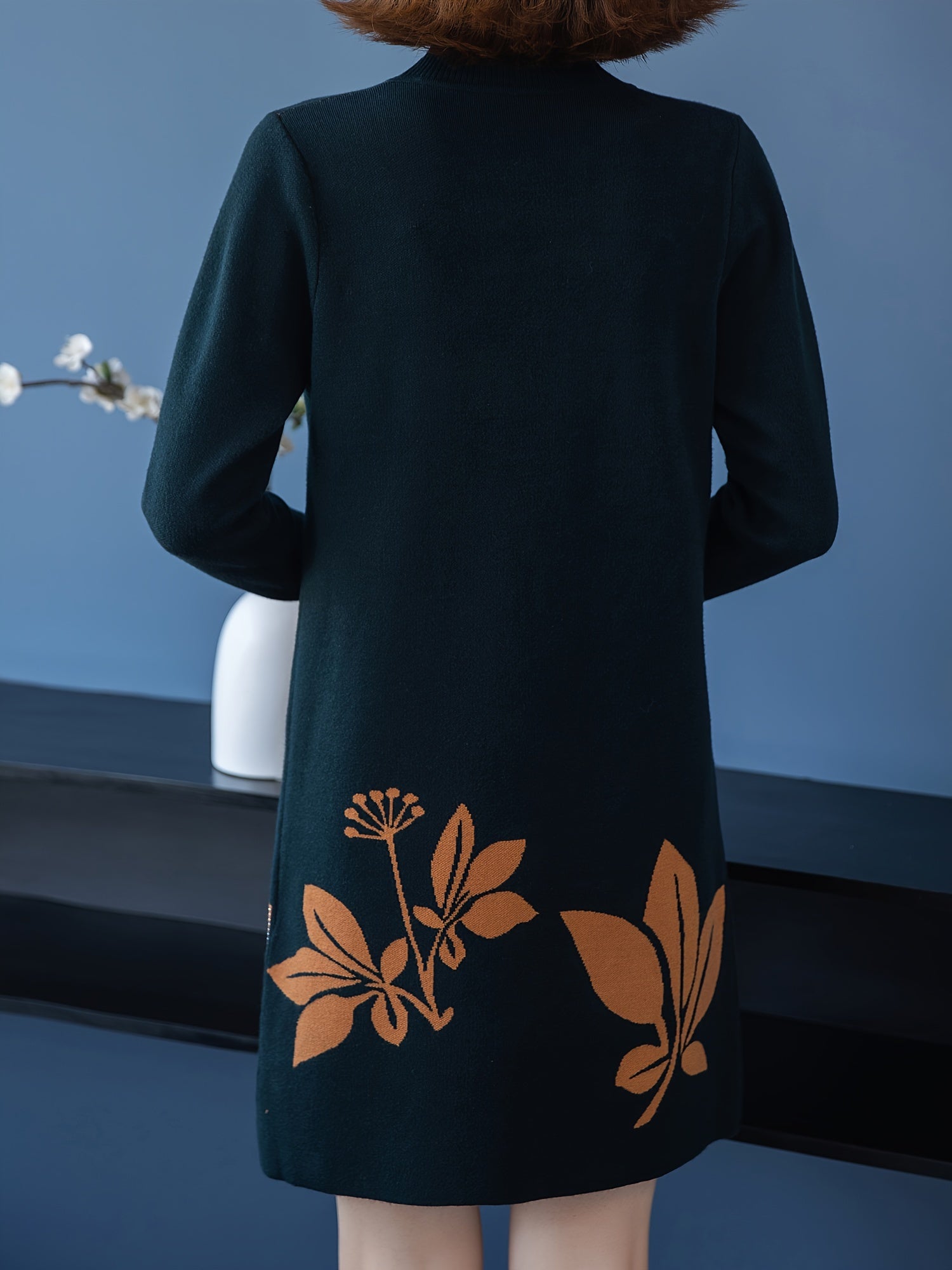 Lourdes - Robe pull fleurie élégante à col rond