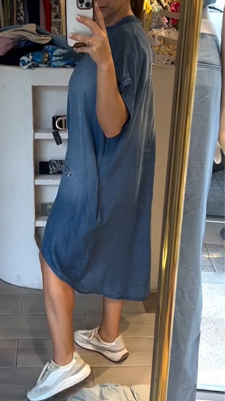 Delphina - Robe décontractée en jean avec col en V et boutons, idéale pour un style quotidien
