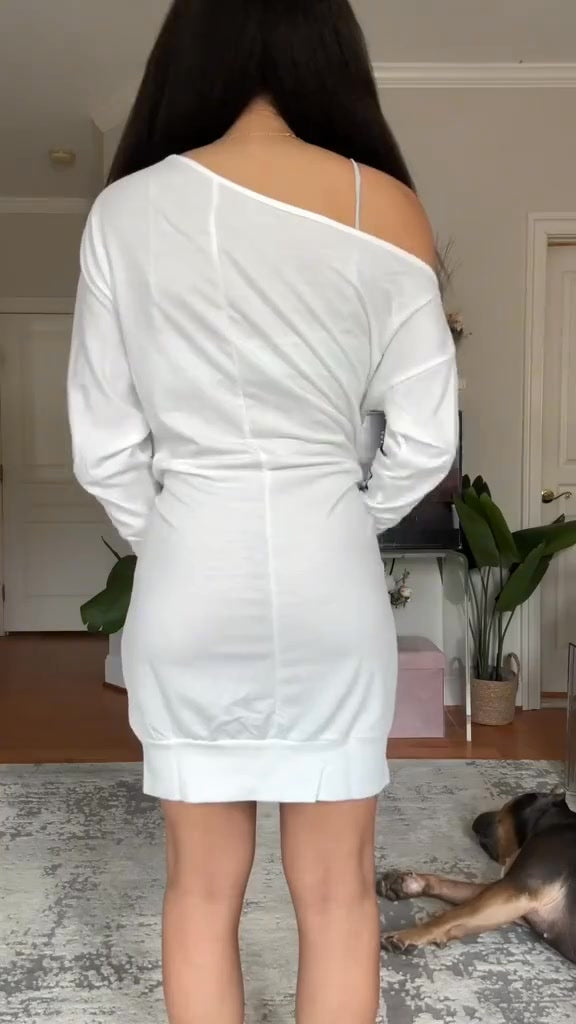 Evarine - Robe à Épaules Tombantes et Imprimé Cartes