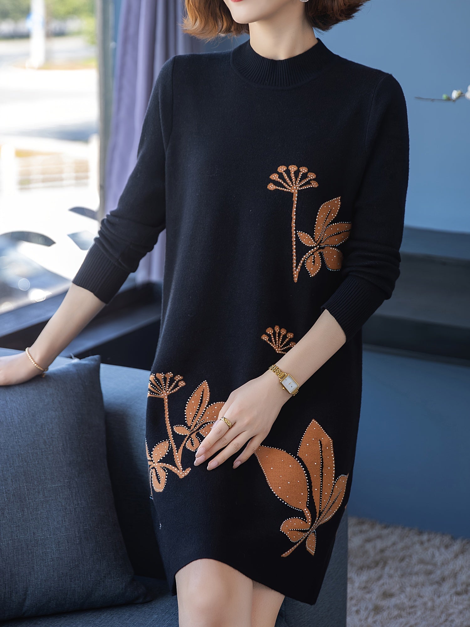 Lourdes - Robe pull fleurie élégante à col rond