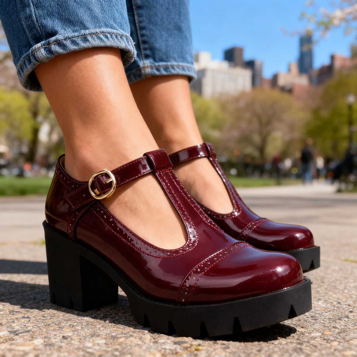 Margje - Chaussures Brogue Femme Vernies à Talon Bloc et Bride en T