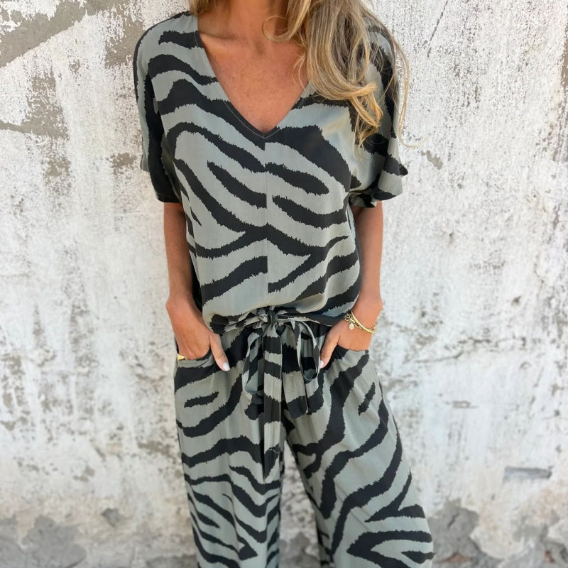 Alina - Ensemble top et pantalon à col en V imprimé zèbre
