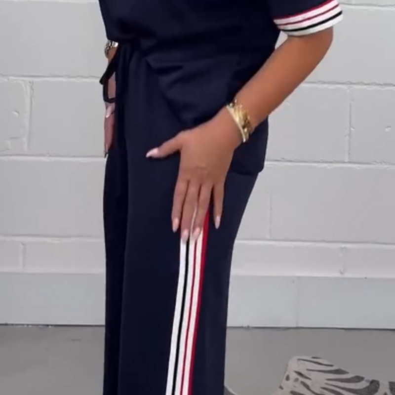 Milla - T-shirt à manches courtes avec rayures latérales et pantalon de jogging pour femme
